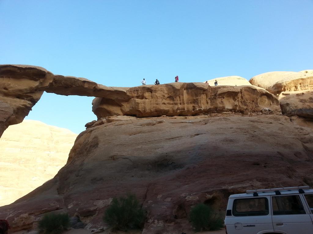 Black Irish Camp And Tours Hotel Wadi Rum Luaran gambar