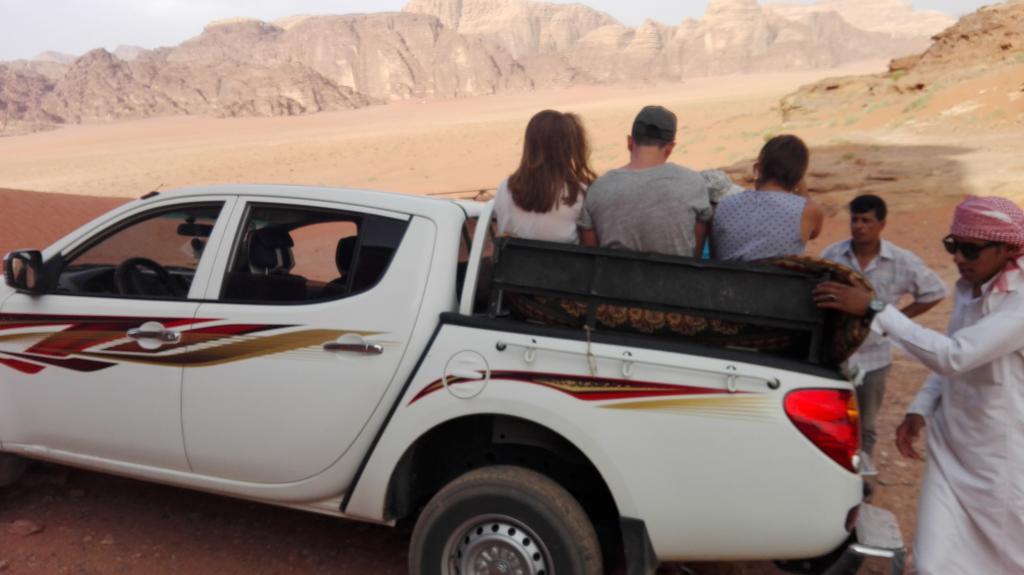 Black Irish Camp And Tours Hotel Wadi Rum Luaran gambar