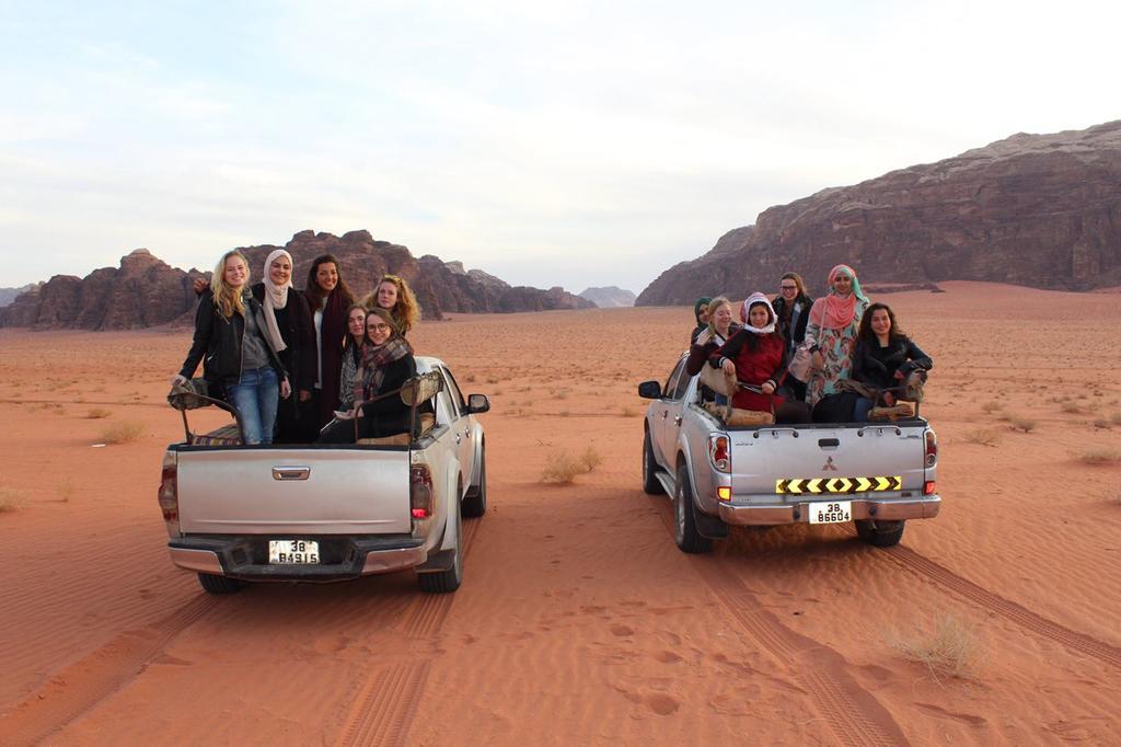 Black Irish Camp And Tours Hotel Wadi Rum Luaran gambar