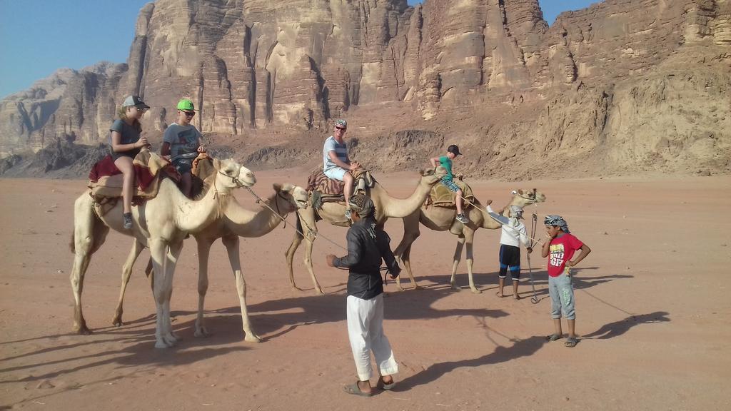 Black Irish Camp And Tours Hotel Wadi Rum Luaran gambar