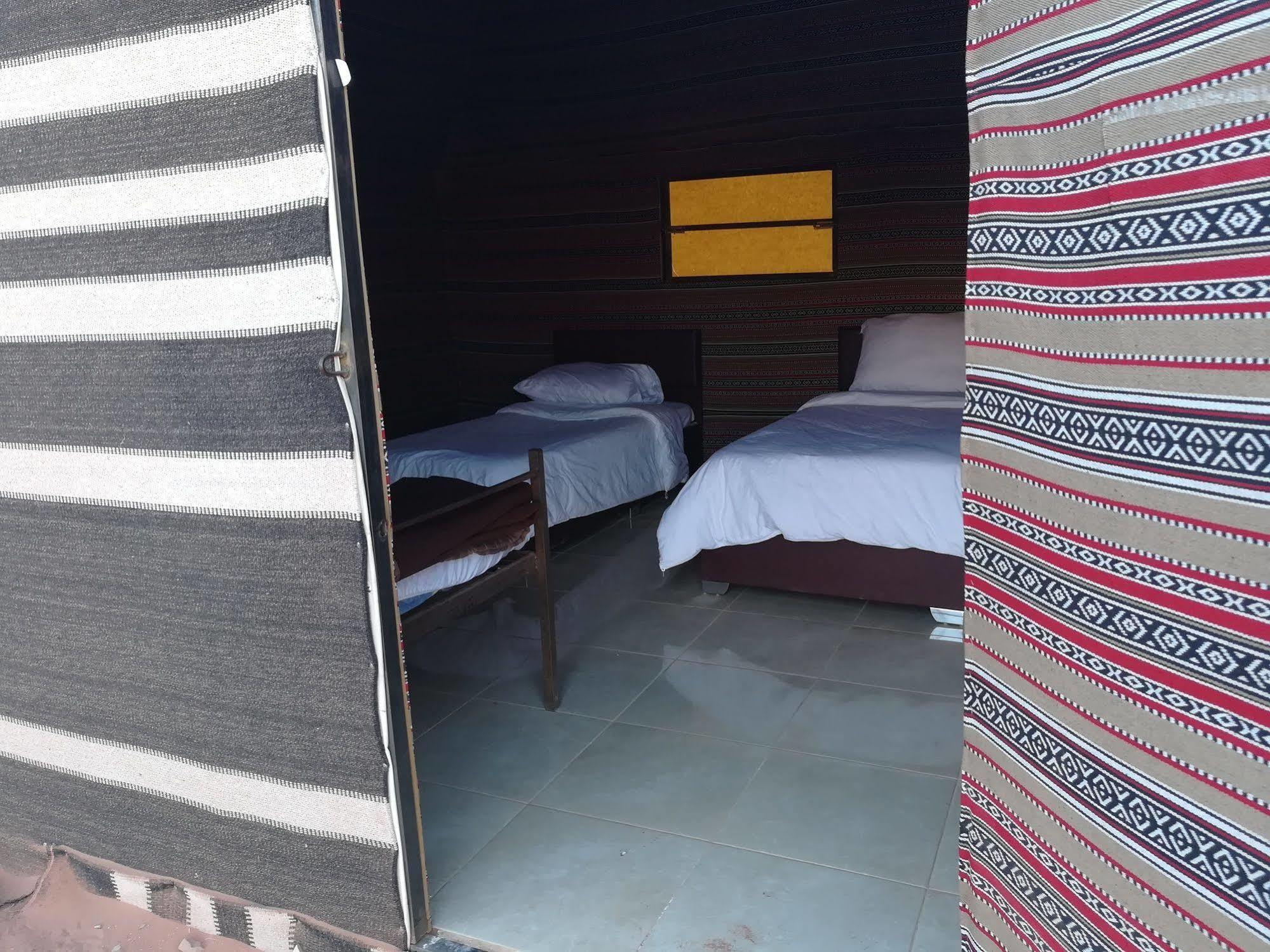 Black Irish Camp And Tours Hotel Wadi Rum Luaran gambar