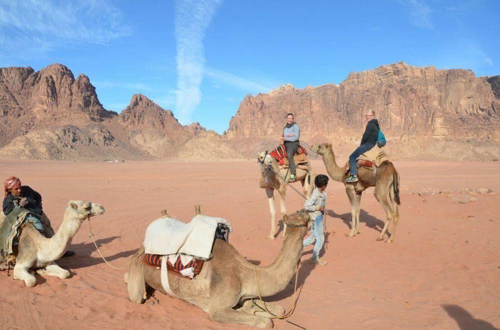 Black Irish Camp And Tours Hotel Wadi Rum Luaran gambar