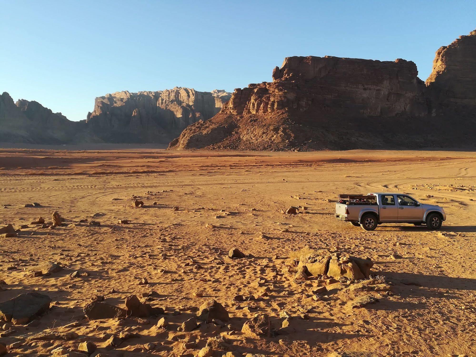 Black Irish Camp And Tours Hotel Wadi Rum Luaran gambar