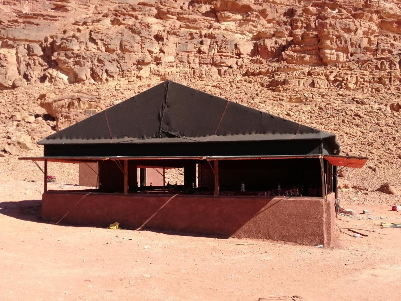 Black Irish Camp And Tours Hotel Wadi Rum Luaran gambar